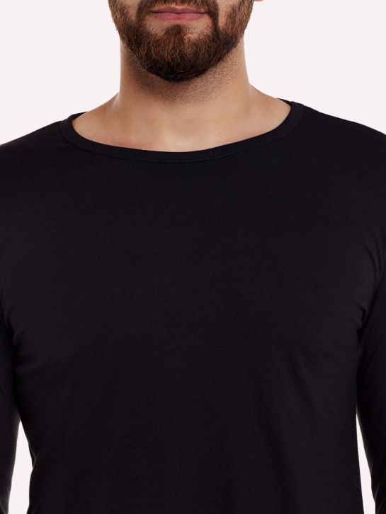 Men Black Solid U-Turn Longline Slim Fit T-shirt